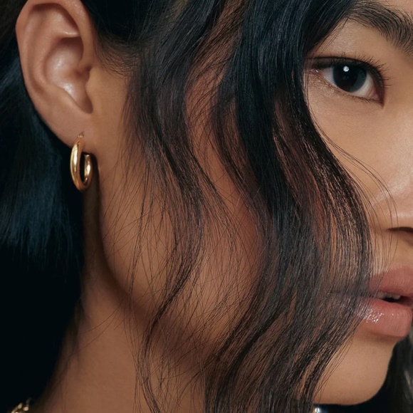 Kinn Studio Classic Hoop Earrings - Picture 3 of 3